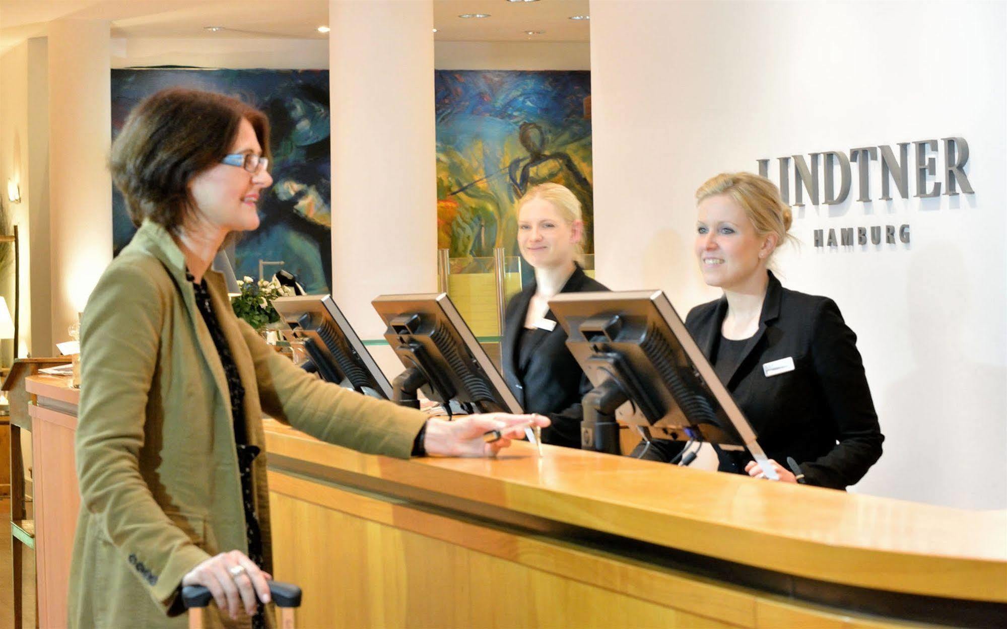 Privathotel Lindtner Hamburg Kültér fotó Reception at the Lindtner Hotel, Hamburg