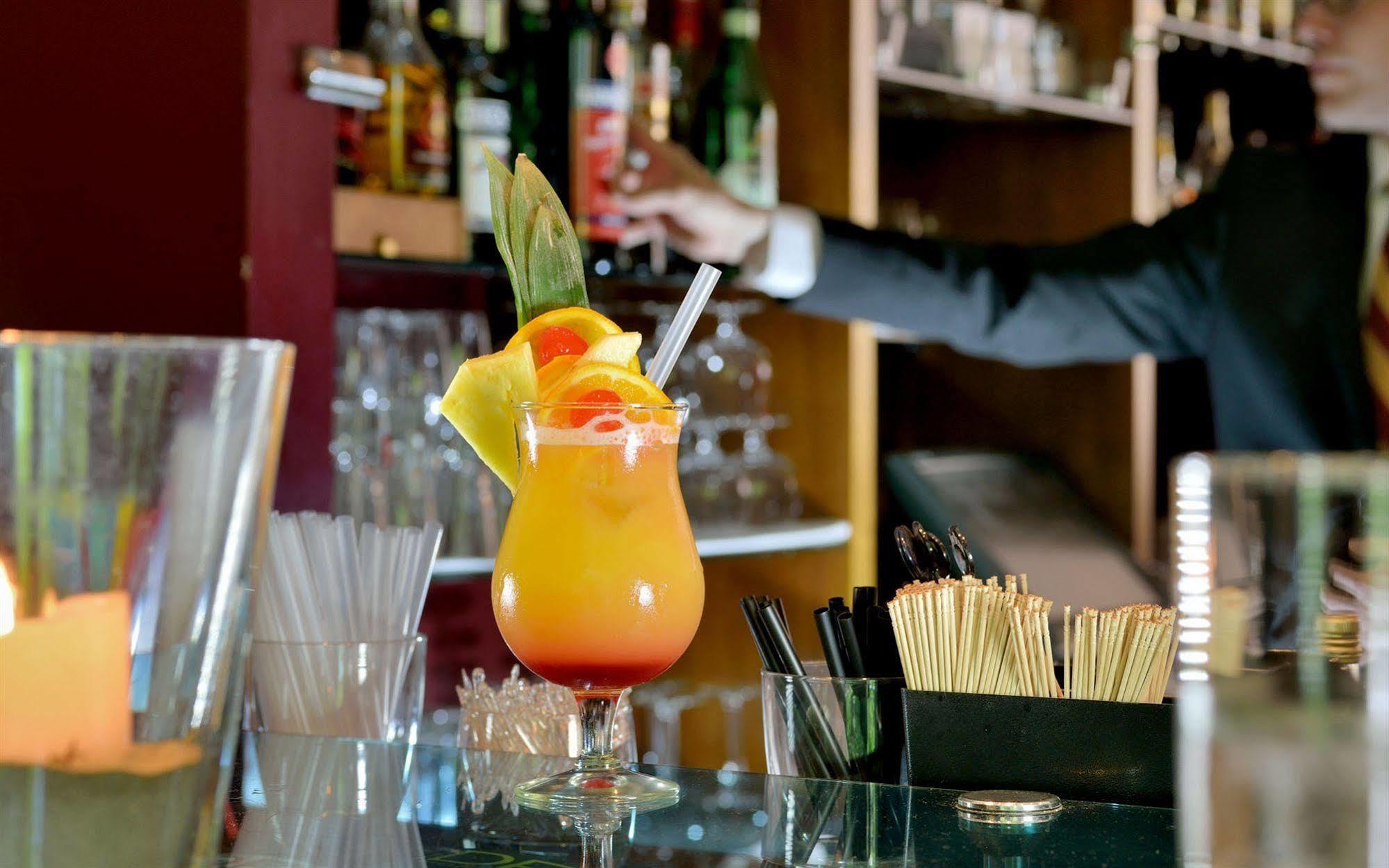 Privathotel Lindtner Hamburg Kültér fotó A Zombie cocktail