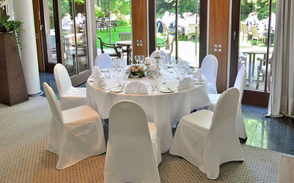 Privathotel Lindtner Hamburg Kültér fotó A table set for a wedding reception
